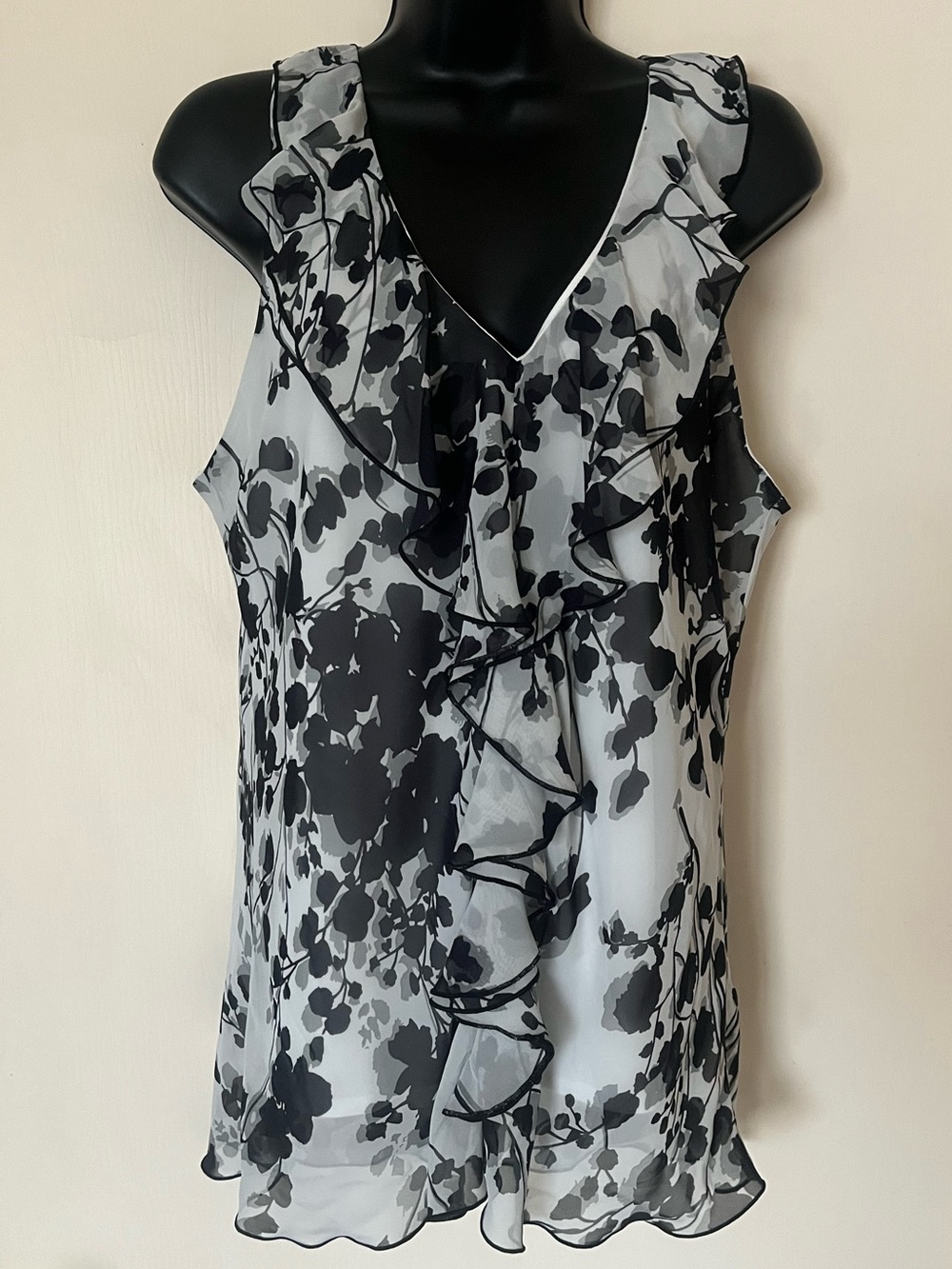 BCX Black & White Floral Ruffle V-Neck Sleeveless Camisole